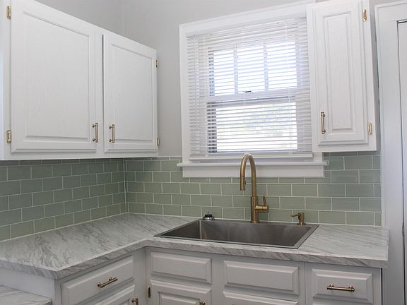 5th image of 610 S Bennighof Ave