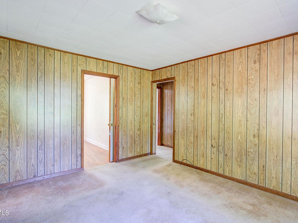 7th image of 2346 Carolina Ave