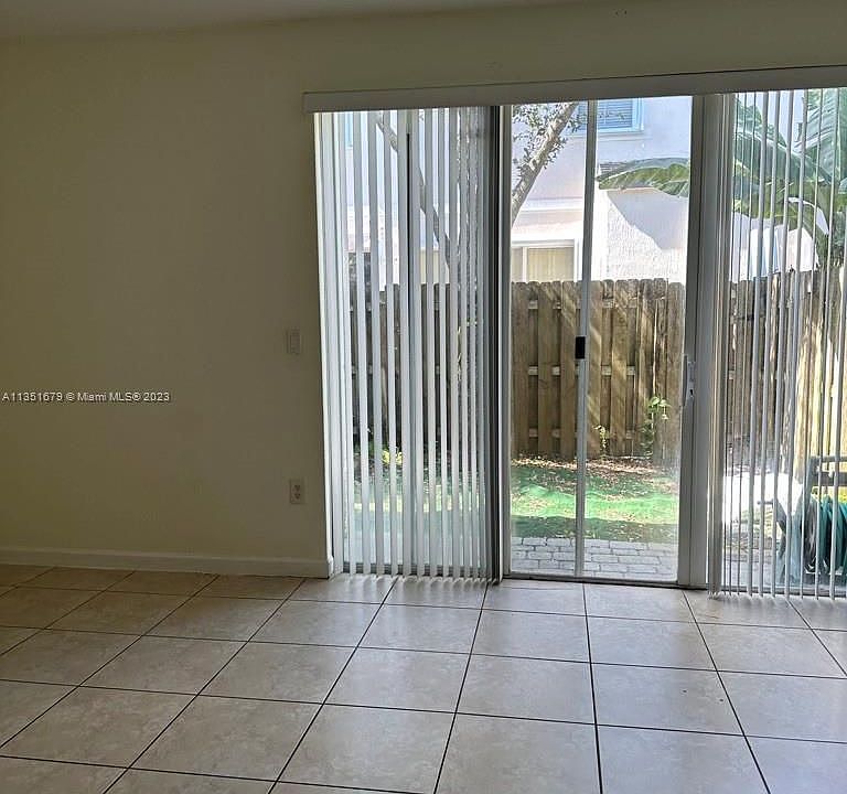 2nd image of 152 SE 29th Ave Unit 4