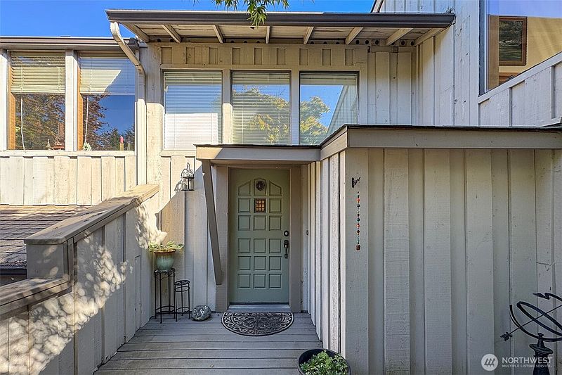 3rd image of 1633 E 5th Street