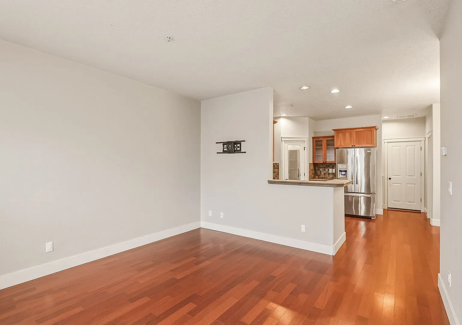 2 Bedroom, 2.5 Bathroom Townhouse in Arbor Villebois! — Photo 3