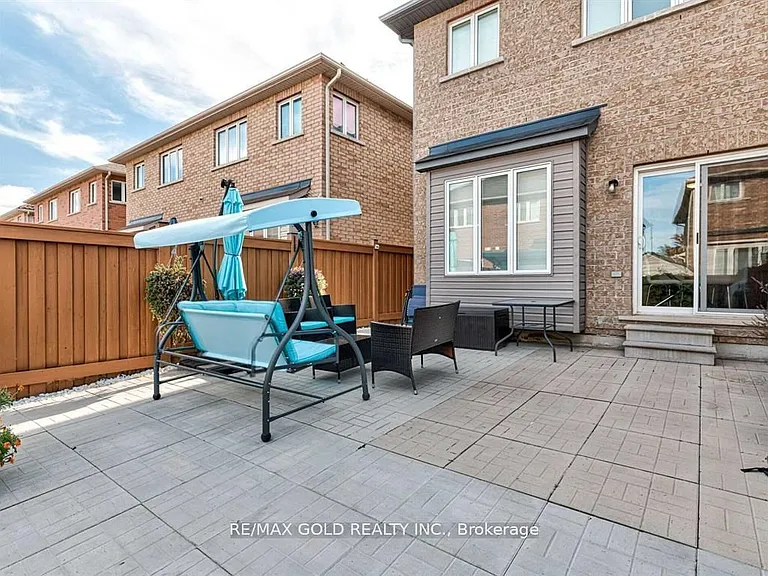 471 Meadowridge Ct — Photo 38
