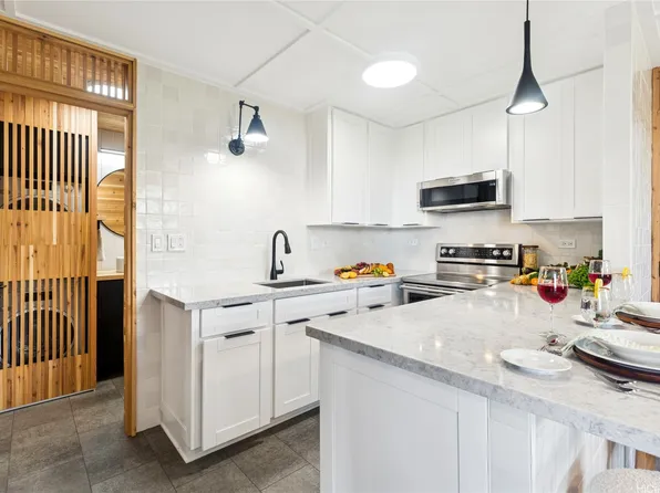 2740 Kuilei St APT 602, Honolulu, HI 96826