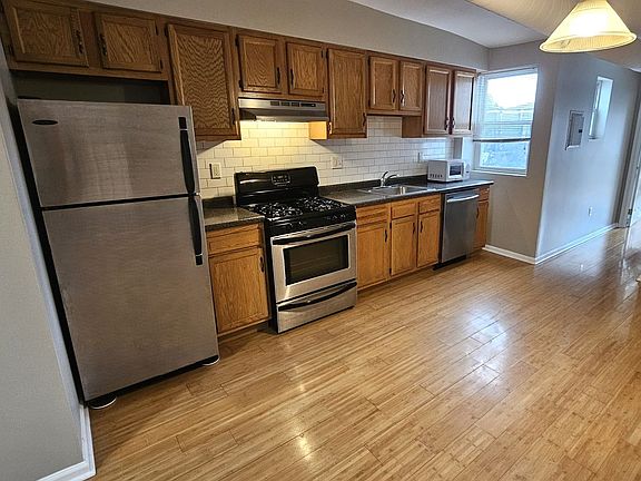 3rd image of 2319 Catharine St #3