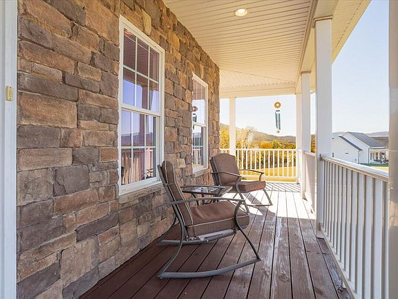 5th image of 250 Thornblade Way