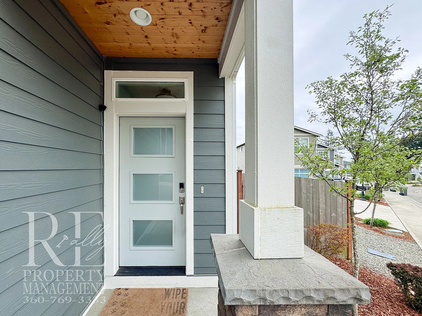 Move-In Special: 50% Off First Months Rent Modern 3-Story Bremerton Home With Water Views On Ever... — Photo 3