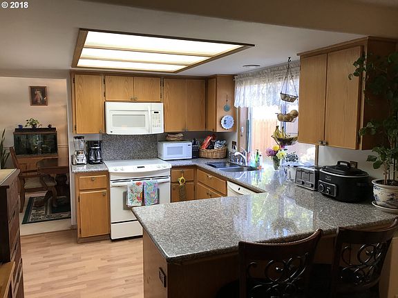 4th image of 10910 NE 77th Cir