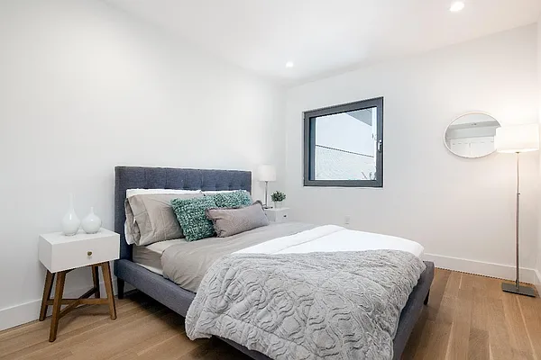 Sold by Real Direct | media 23