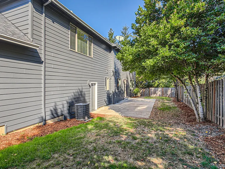 13109 SE Snowfire Dr — Photo 4