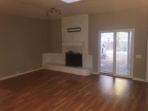 3rd image of 840 Woodmoor Dr