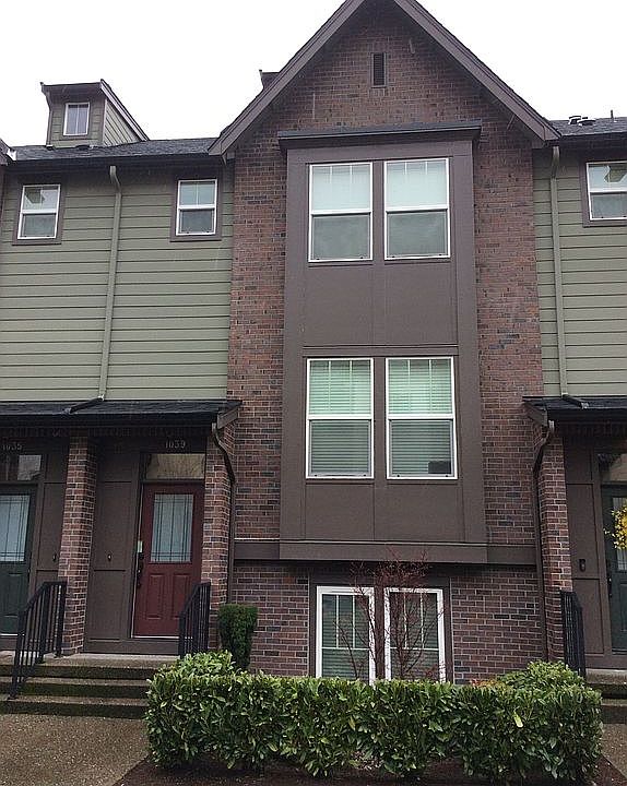 1st image of 1039 10th Ave NE