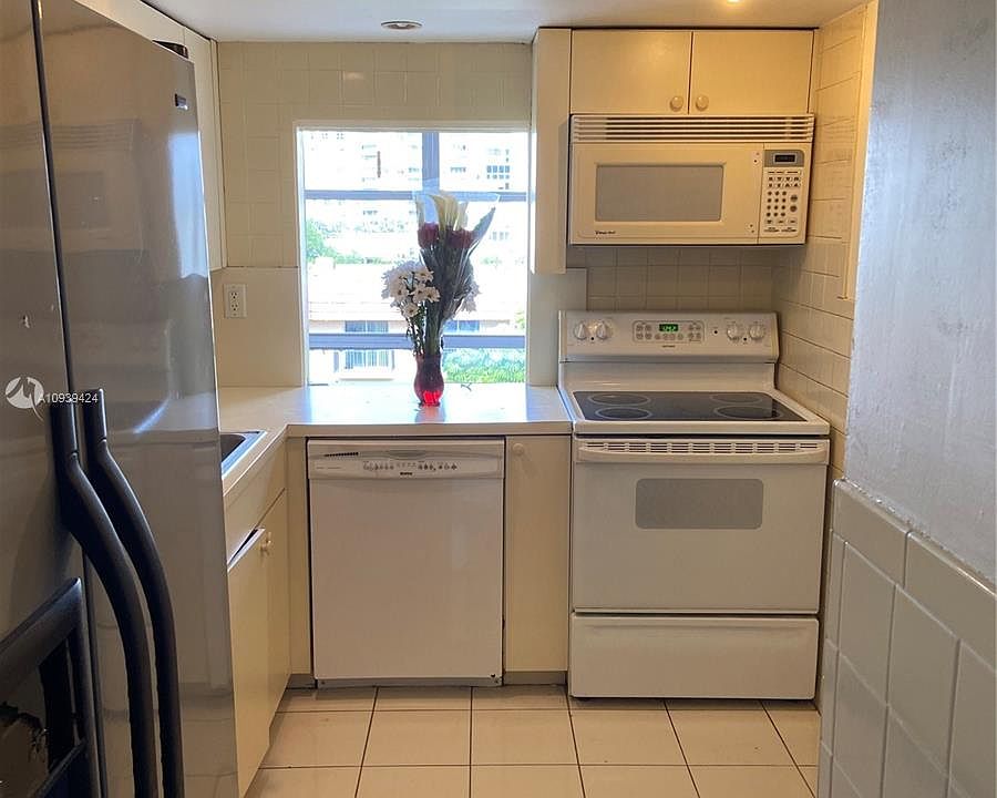 1st image of 210 172nd St APT 521