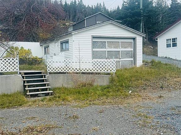 4th image of 950 Main Road