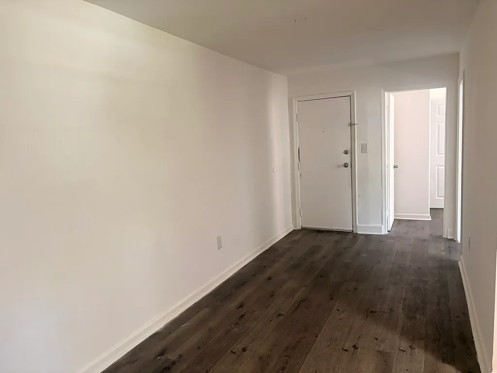 3 bed, 966 sqft, $2,000 — Photo 3