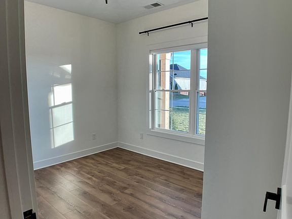 5th image of 208 Angliana Dr