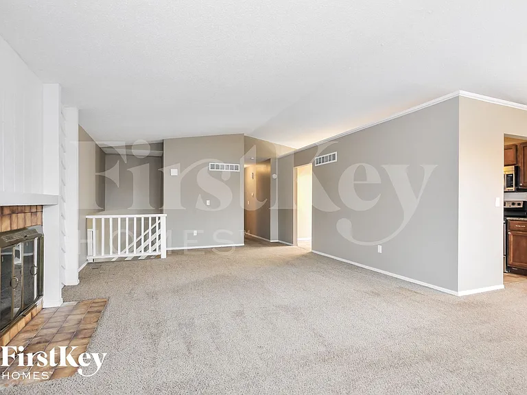 1 Berry Ct — Photo 3