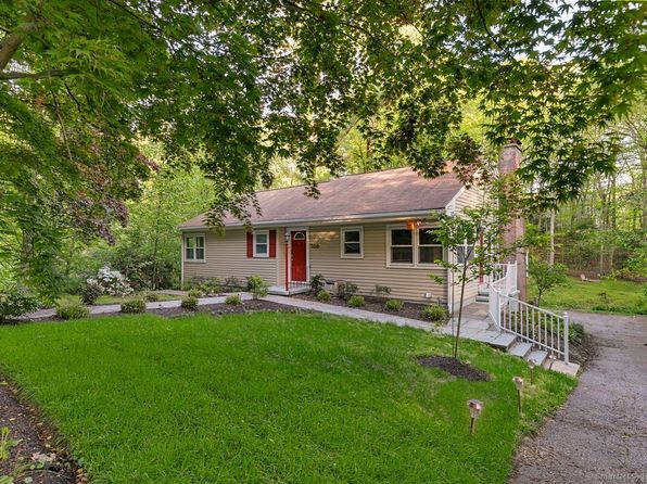 266 Pinewood Trl, Trumbull, CT 06611