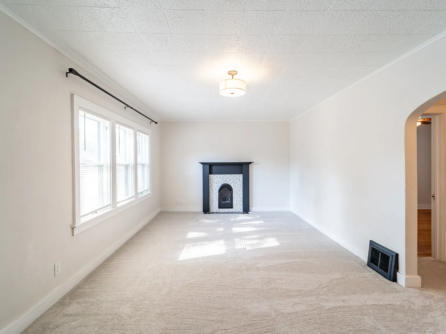 4 bed, 2063 sqft, $1,800 — Photo 3