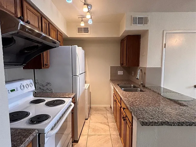 2110 Wilcrest Dr #123 — Photo 9