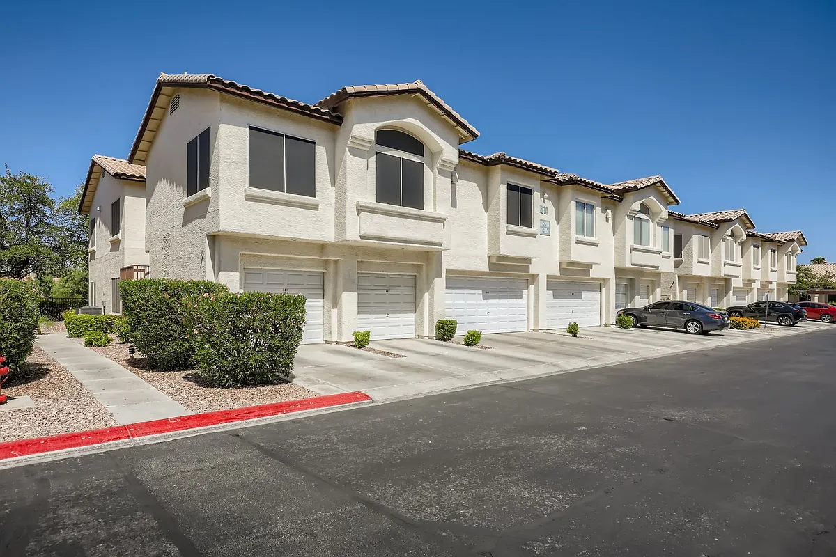Building Photo - 4810 Black Bear Rd #201
