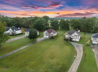 105 Woodberry Dr SE, Calhoun, GA 30701