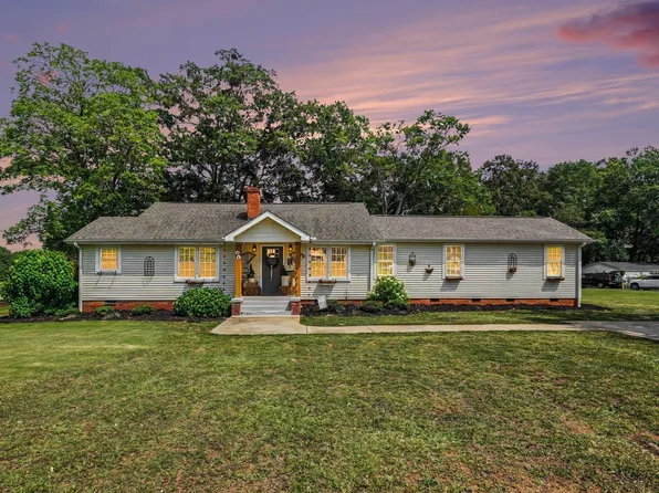 44 Wofford Rd, Taylors, SC 29687