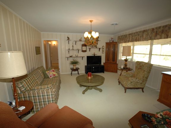 3rd image of 1554 Lyncrest Ave