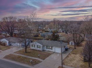 1713 SW Fairlawn Rd, Topeka, KS 66604