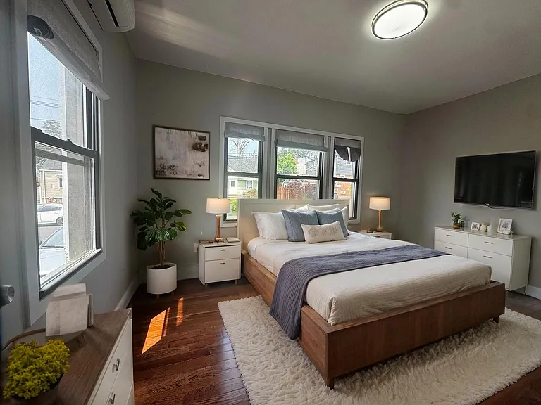 111 Hawthorne St #1 — Photo 8