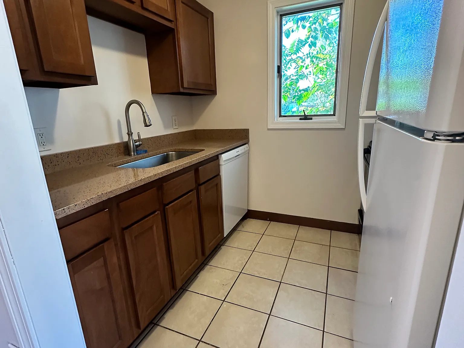 2 bed, 1.5 bath, 896 sqft, $1,700 — Photo 4