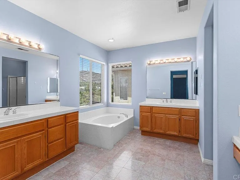 1560 Eden Ct — Photo 30