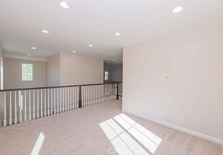 48 Mariposa — Photo 17