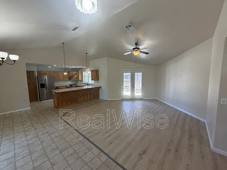 1388 Kellenbeck Ave — Photo 3