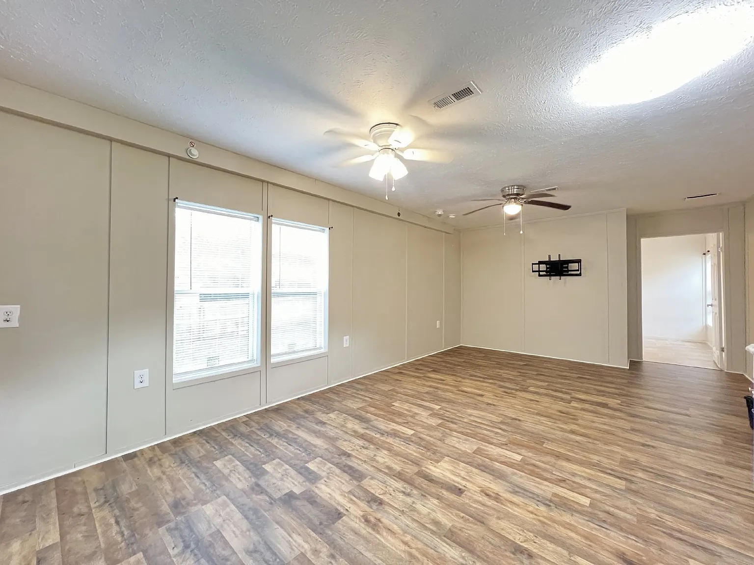 2 bed, 1.0 bath, 868 sqft, $1,400 — Photo 3