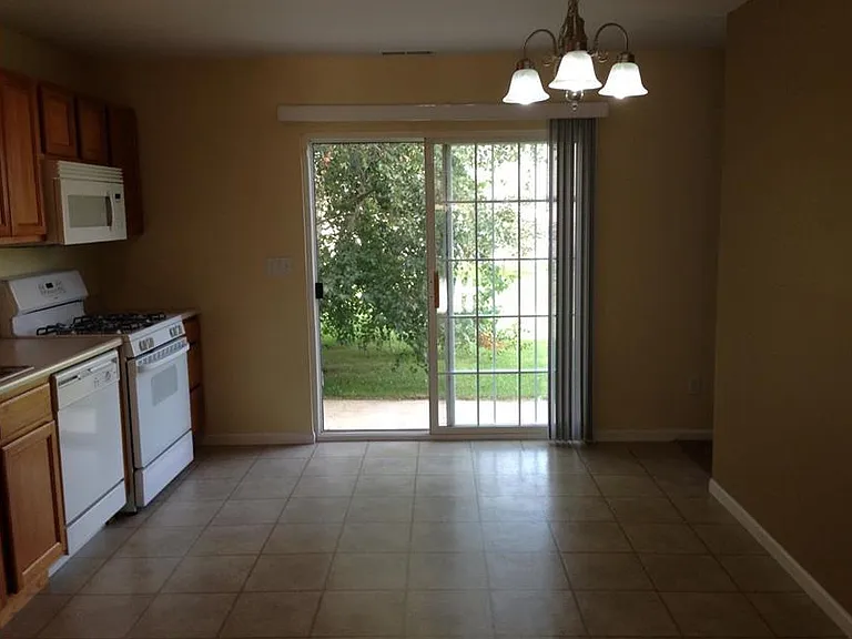1108 Emma Ct — Photo 3