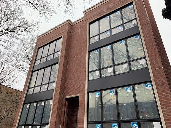 3rd image of 910 W Webster Ave #1E