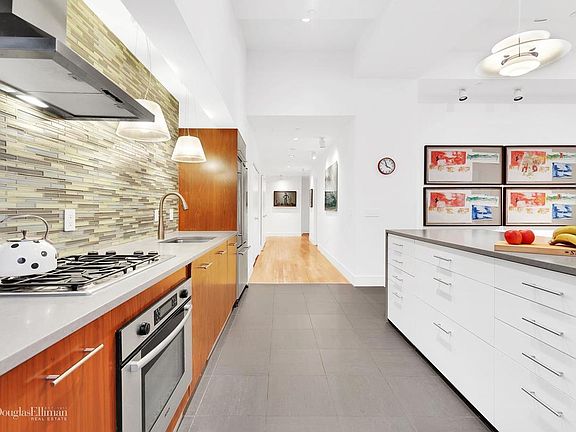 4th image of 15 Broad St APT 720