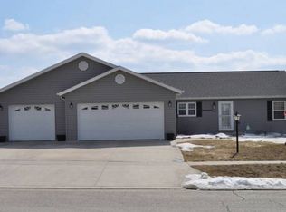3512 Monaghan Dr, Waverly, IA 50677