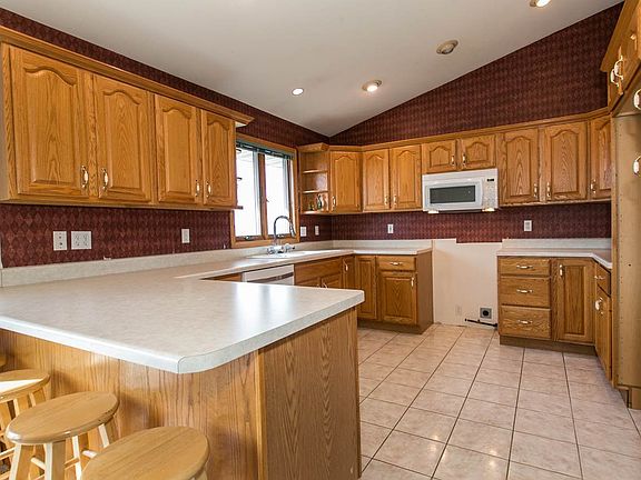 3rd image of 621 Julissa Dr