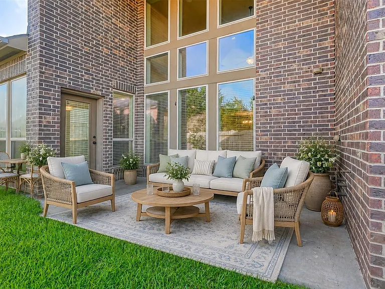 4006 Misty Waters Ln — Photo 37