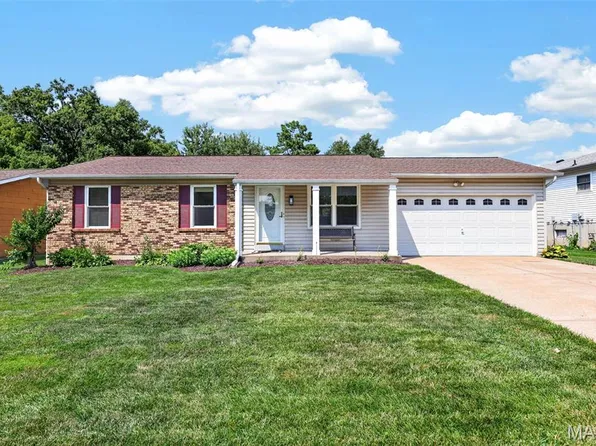 308 W Sunny Hill Blvd, Saint Peters, MO 63376