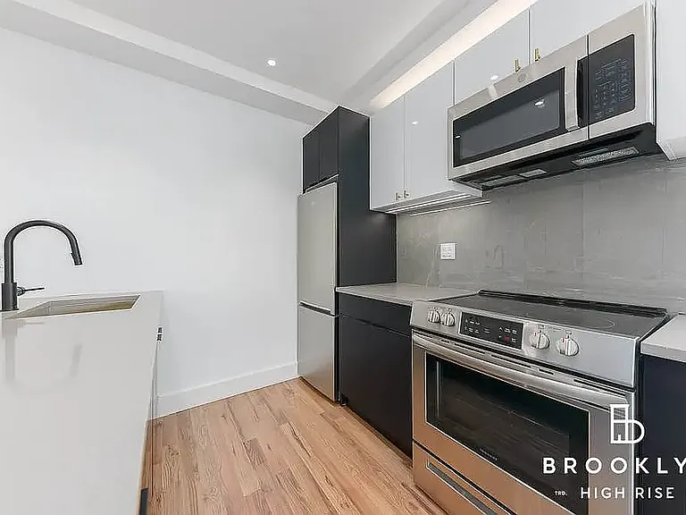1010 Rogers Ave #5E — Photo 6
