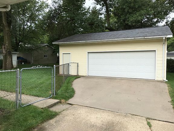 tall ceilings, extra space!