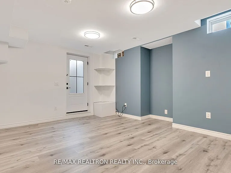 4 Oceanpearl Cres — Photo 5