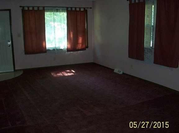5th image of 100 Oak St