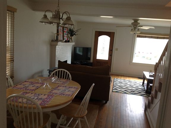 Dining area & Front Entry