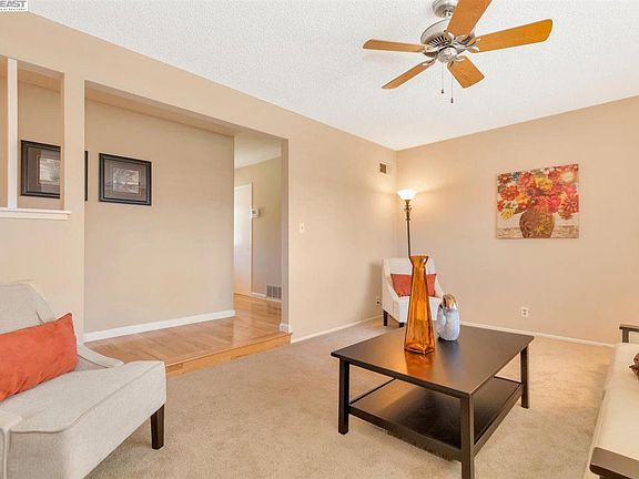 4th image of 377 Shenandoah Dr