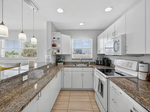 2715 NE 49th St APT 309, Fort Lauderdale, FL 33308
