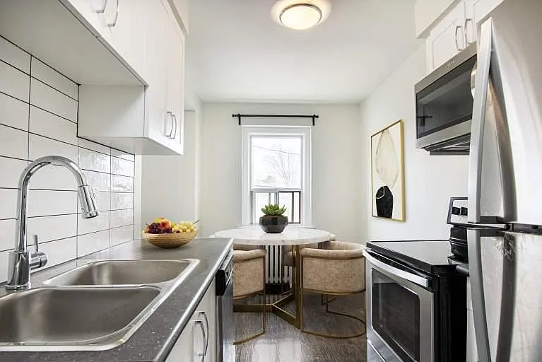 1660 Bathurst Street — Photo 3