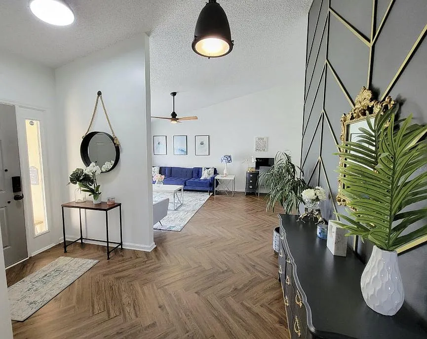 4 bed, 2208 sqft, $2,300 — Photo 3